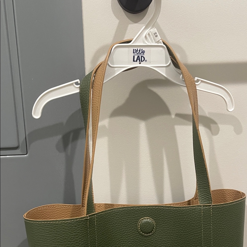 Reversible magnetic closure Tote Bag - Picture 8 of 12